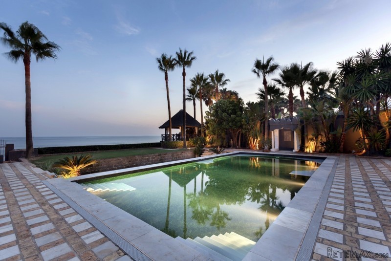 Palatial Front Line Beach Residence - 2