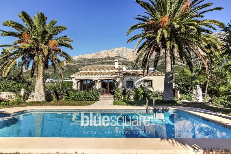 Traditional 3 bedroom house in..