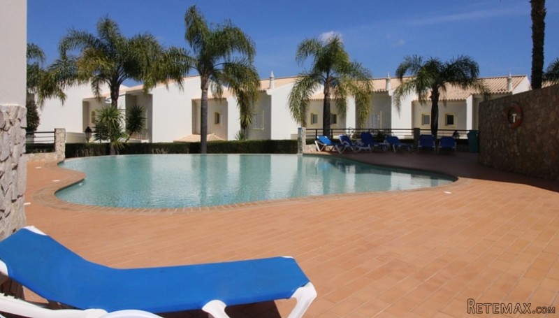 Two Bedroom Apartment Near Meia Praia..