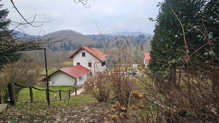 Gorski kotar, Brod na Kupi - kuća uz rijeku Kupu