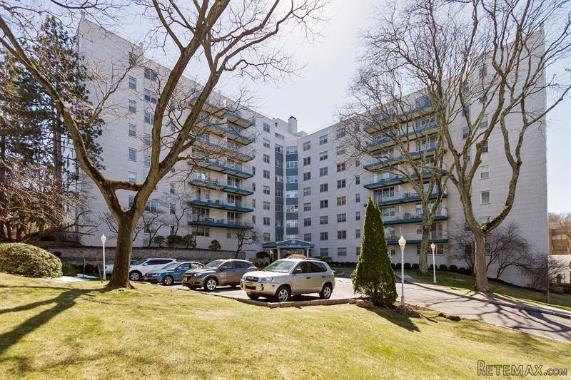 2 bedroom Commercial Property For Sale:..