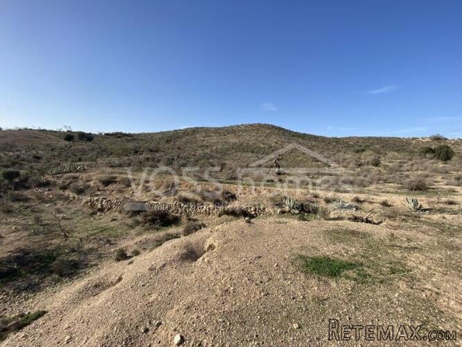 NEW TO VOSS HOMES .... Large plot of Rustic land, 20.. - 2