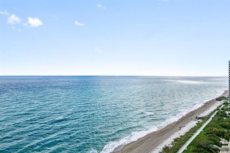 3 bedroom Residence For Sale: Singer..