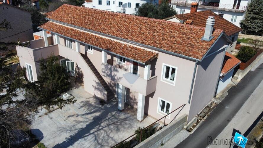 Istra - Medulin, potpuno renovirana kuća s prostranom okućni