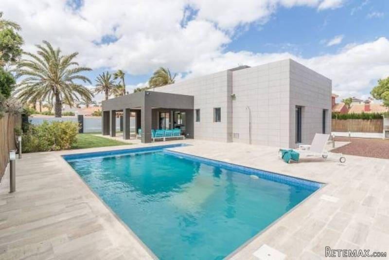 3 Bedroom 2 Bathroom Villa In Cabo..