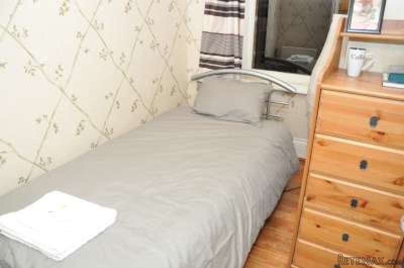 Single with single bed near West..