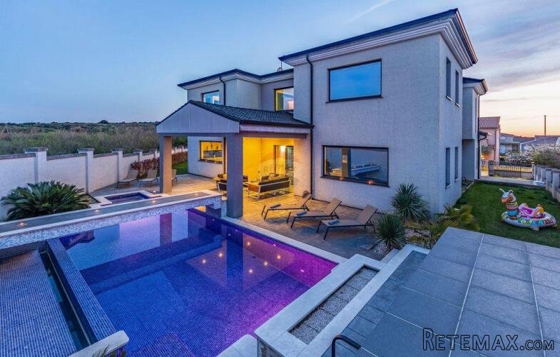 Istra, Banjole, villa s bazenom