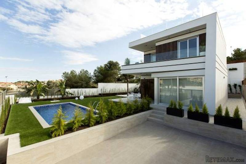 3 Bedroom 4 Bathroom Villa In..