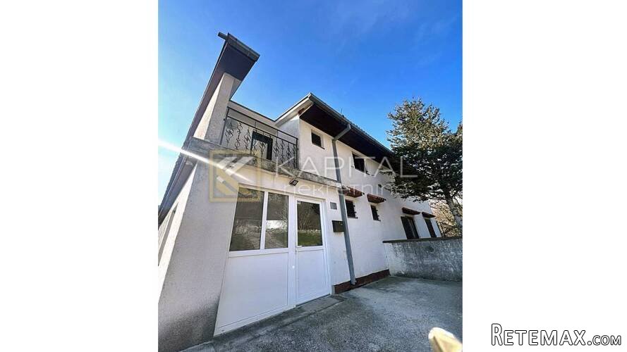 Kuća Drivenik 3 stana 400m2 s+p+1 velika okućnica! - 2