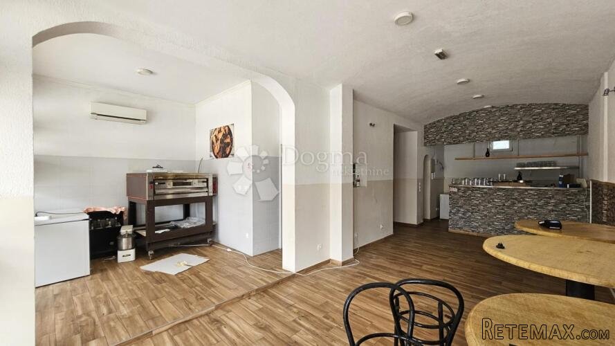 POSLOVNI PROSTOR - PIZZERIA - OKOLICA POREČA - 50 M OD MORA - 2