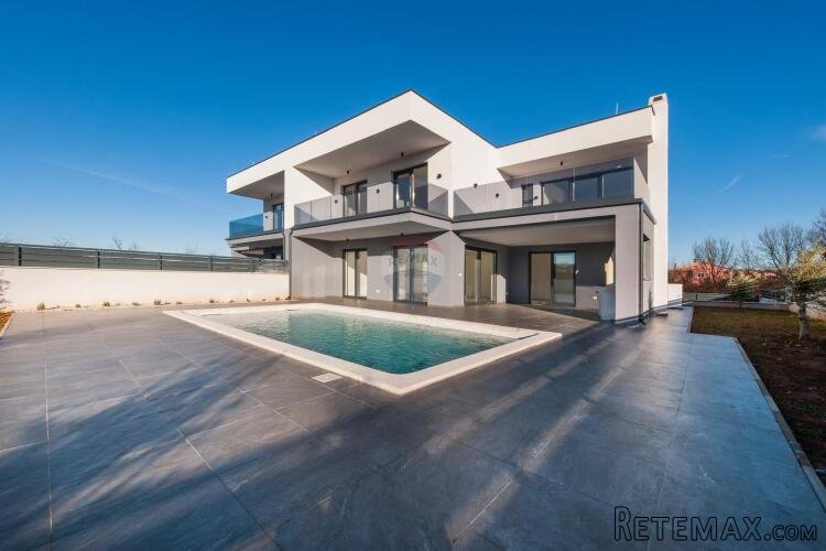 Rovinj-luksuzna dvojna vila s grijanim bazenom i 650m2 okućn - 2