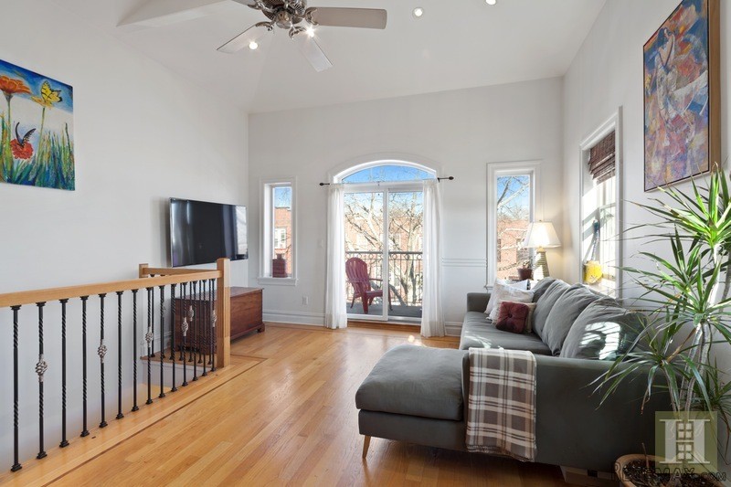 2 bedroom Apartment For Sale: 584 20TH..