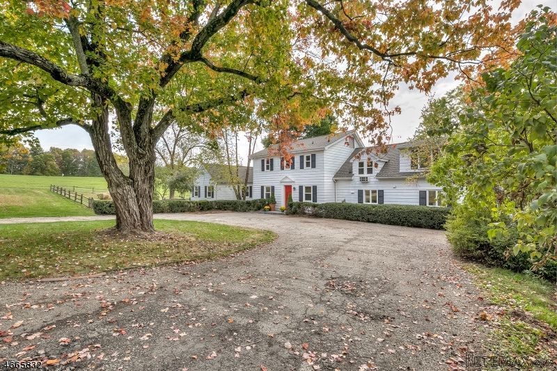 4 bedroom Detached House For Sale: 50.. - 2