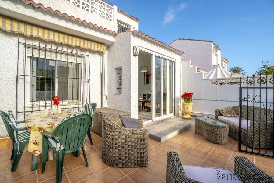Precioso y luminoso adosado en conjunto residencial con..
