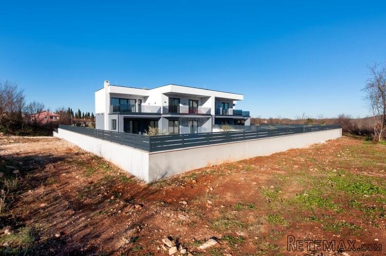 Rovinj-luksuzna dvojna vila s grijanim bazenom i 650m2 okućn - 3