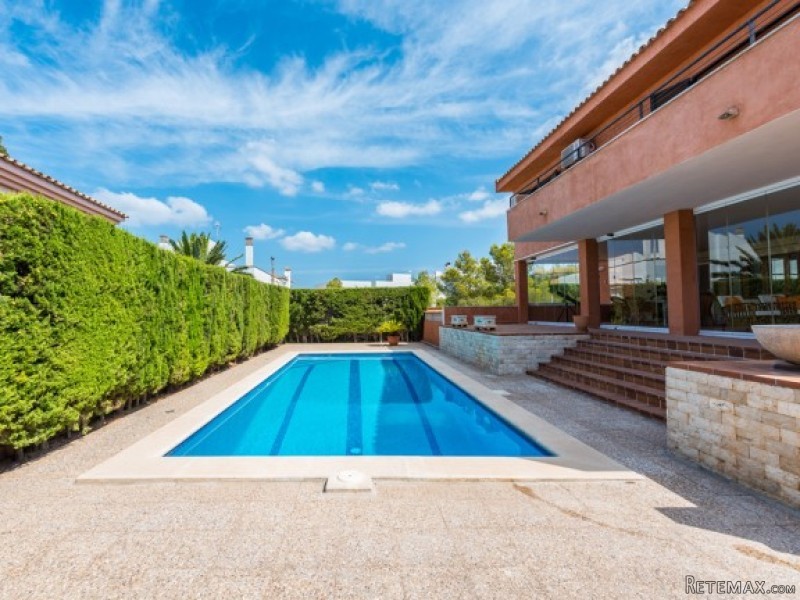Villa With Parcial Sea View In Bahia.. - 2
