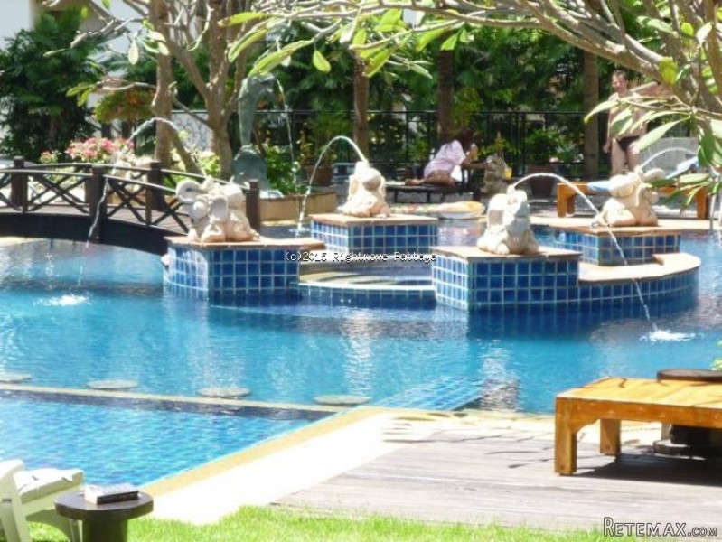 2 Bedroom Condo for sale in Wongamat -..