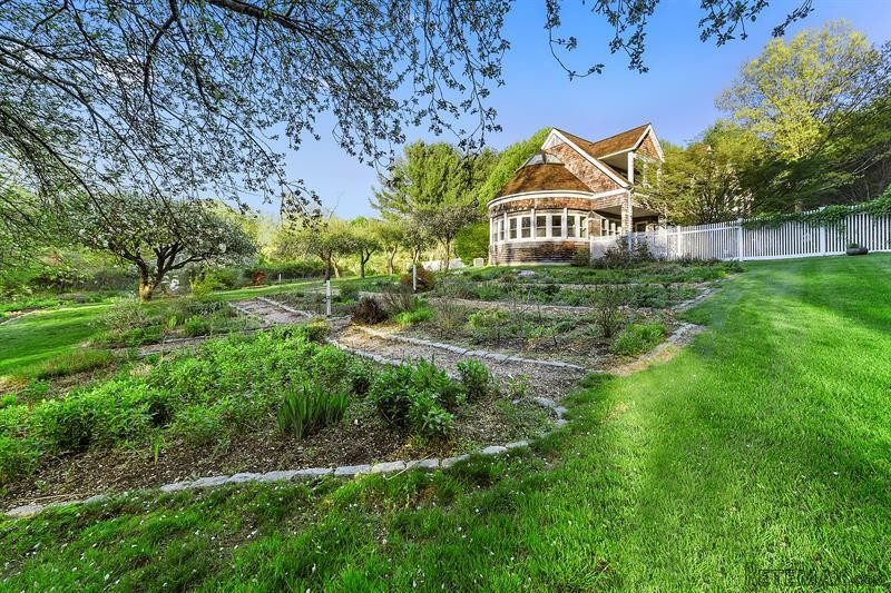 6 bedroom House For Sale: 658 Grant.. - 2