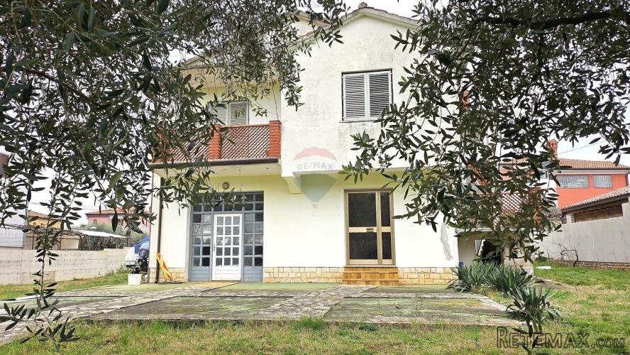 Istra, Umag centar, kuća s puno potencijala