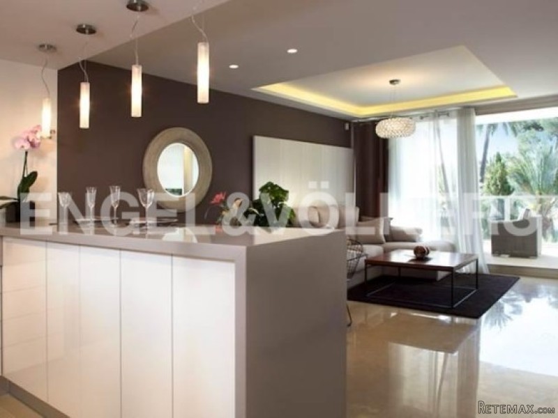 Luxury Apartment 3 Bed 2 Bath In Front..