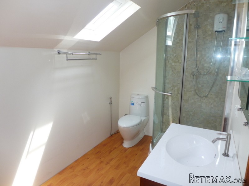 4 bedroom pool home in secure housing.. - 2