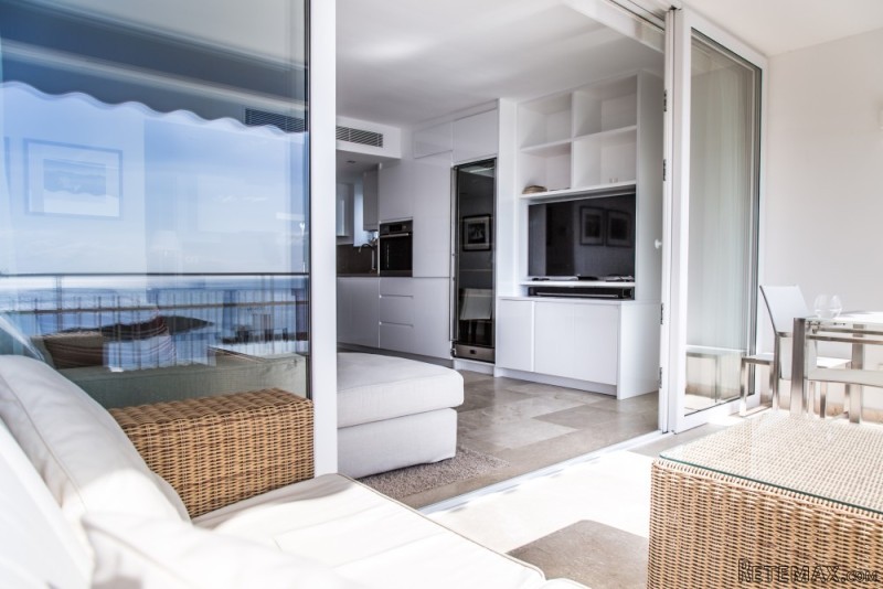 Charming Sea View Apartment In Illetas
