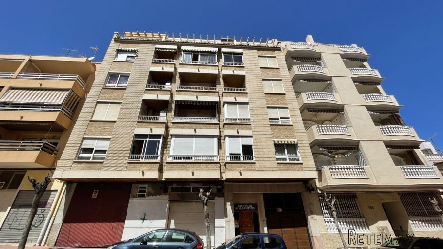 Piso en segunda planta con ascensor en Torrevieja. 120 m2..