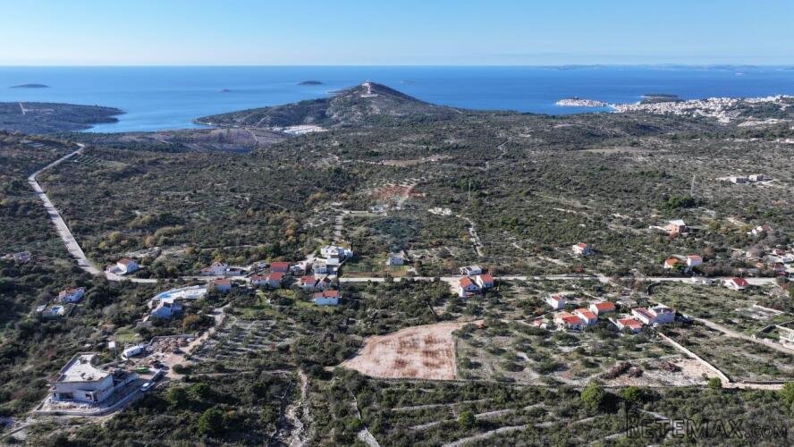 Primošten, građevinski teren 2186 m2 s pogledom na more