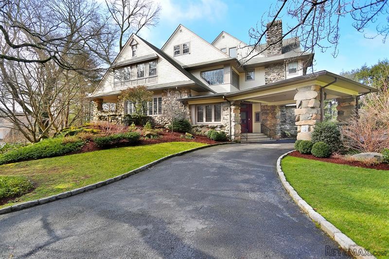 6 bedroom House For Sale: 64 Hillcrest..