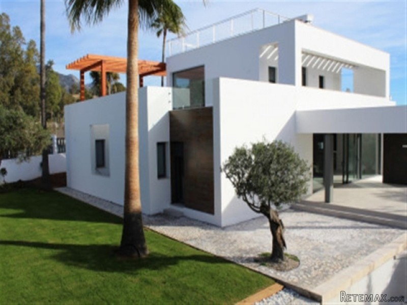 5 Bedroom Villa For Sale On The Golden..