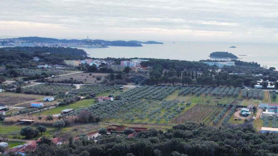 Rovinj - zemljište s pogledom na stari grad, more i otoke 9.