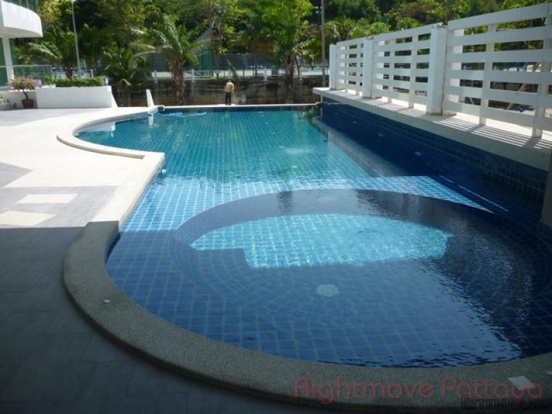 2 Bedroom Condo for sale in Pratumnak -..