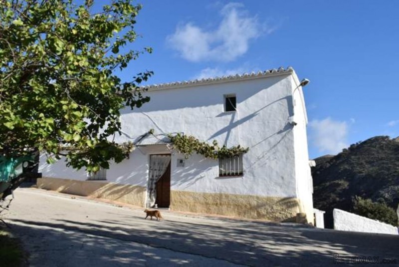 3 bedroom, 1 bathroom Finca/Country..