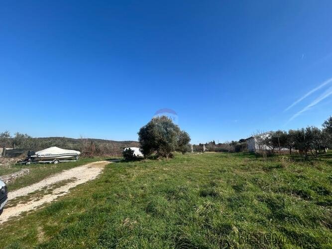 Rovinj, kućica sa velikom okućnicom od 3082 m2