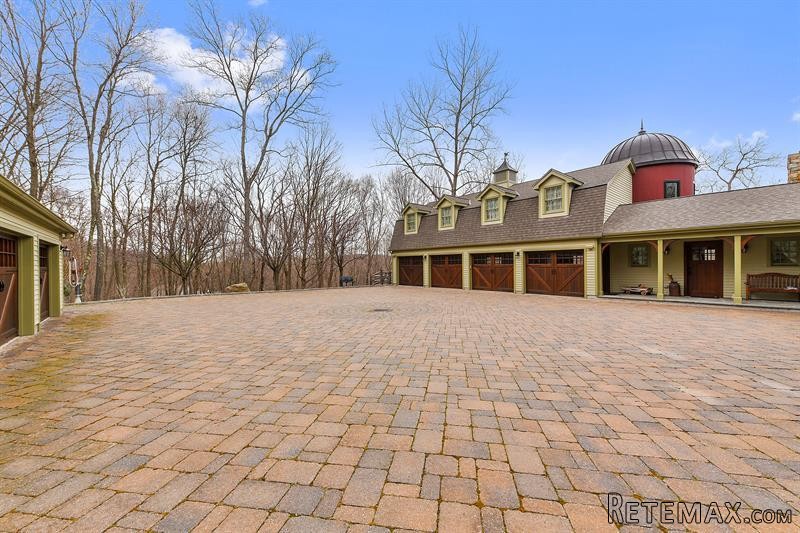 1 bedroom House For Sale: 99 Old Stone..