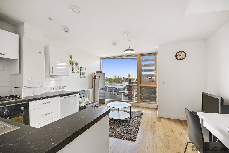 2 Bedroom Purpose Built, Leasehold