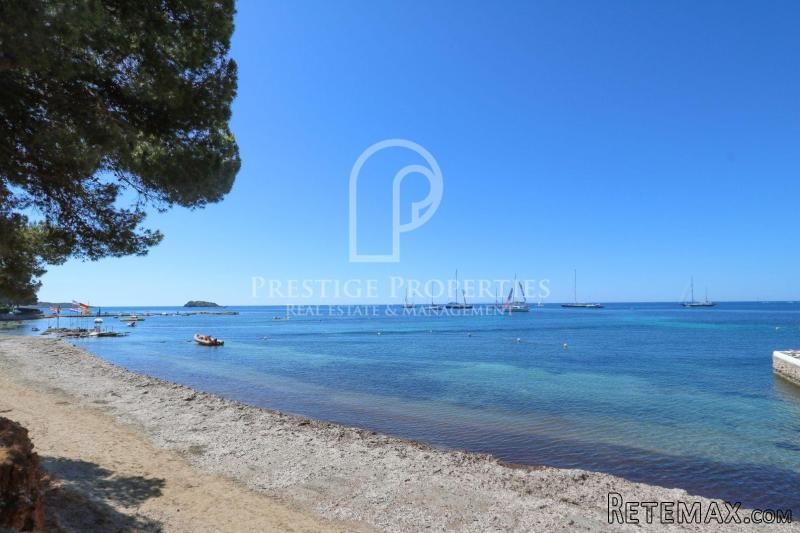 Excellent duplex seconds away from the..