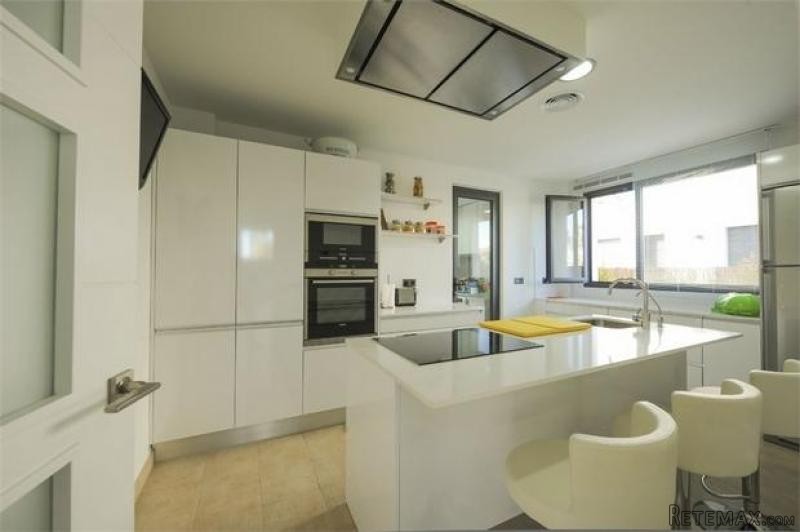 3 bedroom detached house for sale - 2