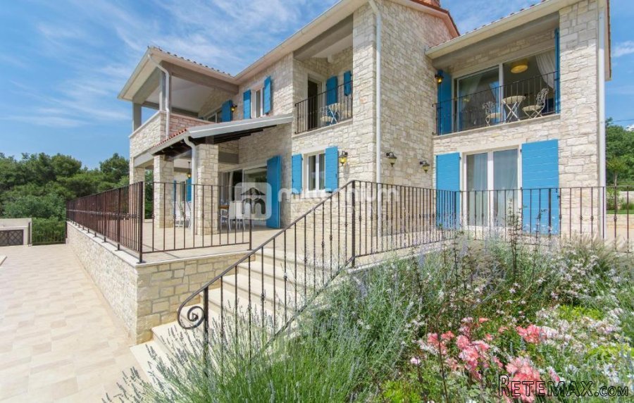 Istra, Višnjan, 350m2, samostojeća vila s bazenom - 2