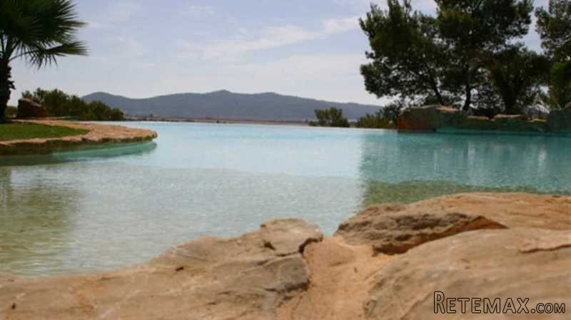 Stunning property with views to the sea - 2