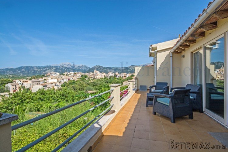 Unusual opportunity to acquire an exceptional village.. - 2