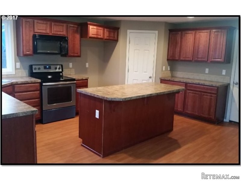 507 E TWIN FALLS ST, Yacolt, Washington.. - 2