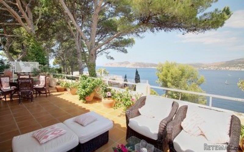 3 bedroom penthouse with sea views for..