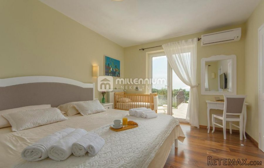 Istra, Višnjan, 350m2, samostojeća vila s bazenom - 8