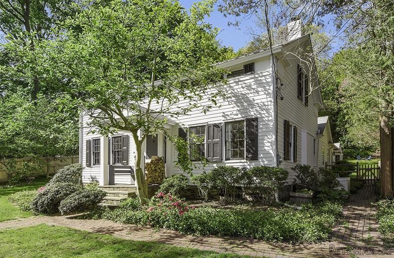 4 bedroom House For Sale: 45 Hunts..