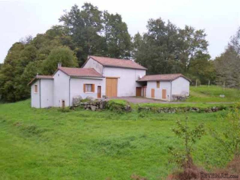 Farmhouse With Outbuildings On 1.4.. - 2