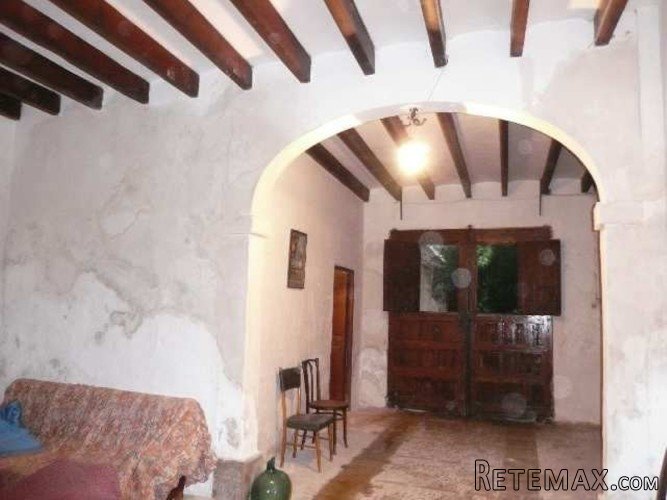 Large townhouse with garden to be restored. Parking space.. - 2