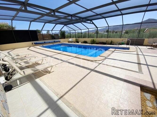 NEW LISTING TO VOSS HOMES - A large 4+ bed, 3.5 bath villa.. - 3