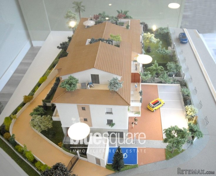 In Saint-Raphaël, 108 m2 roof top.. - 2