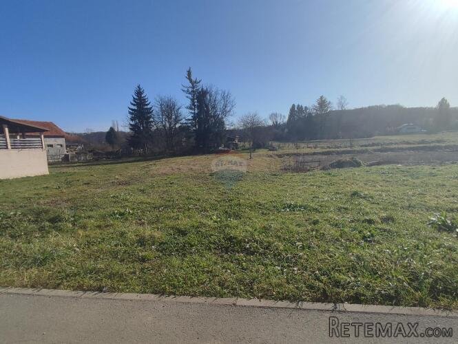 Duga resa, građevinsko zemljište 150 m od Mrežnice